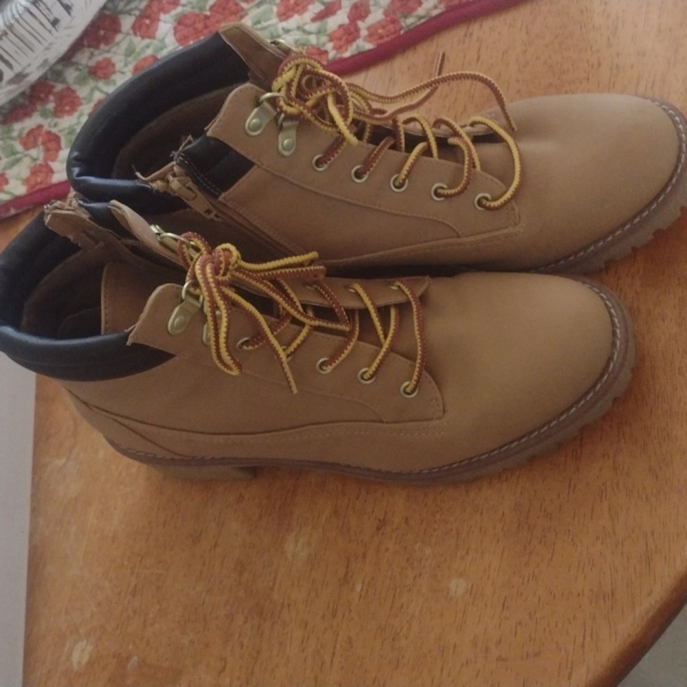 Women's leather boots